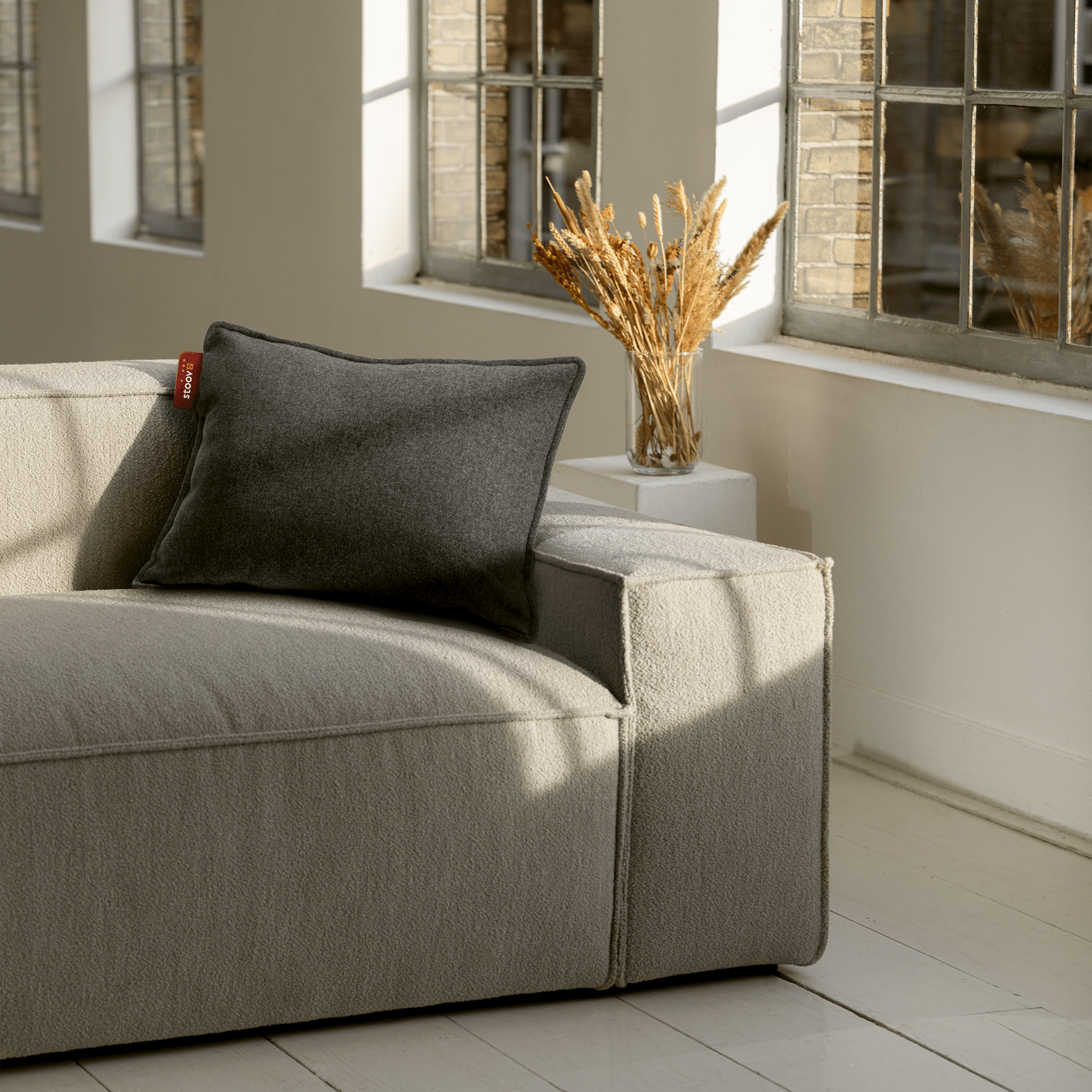 Secondary hover image #color_grey