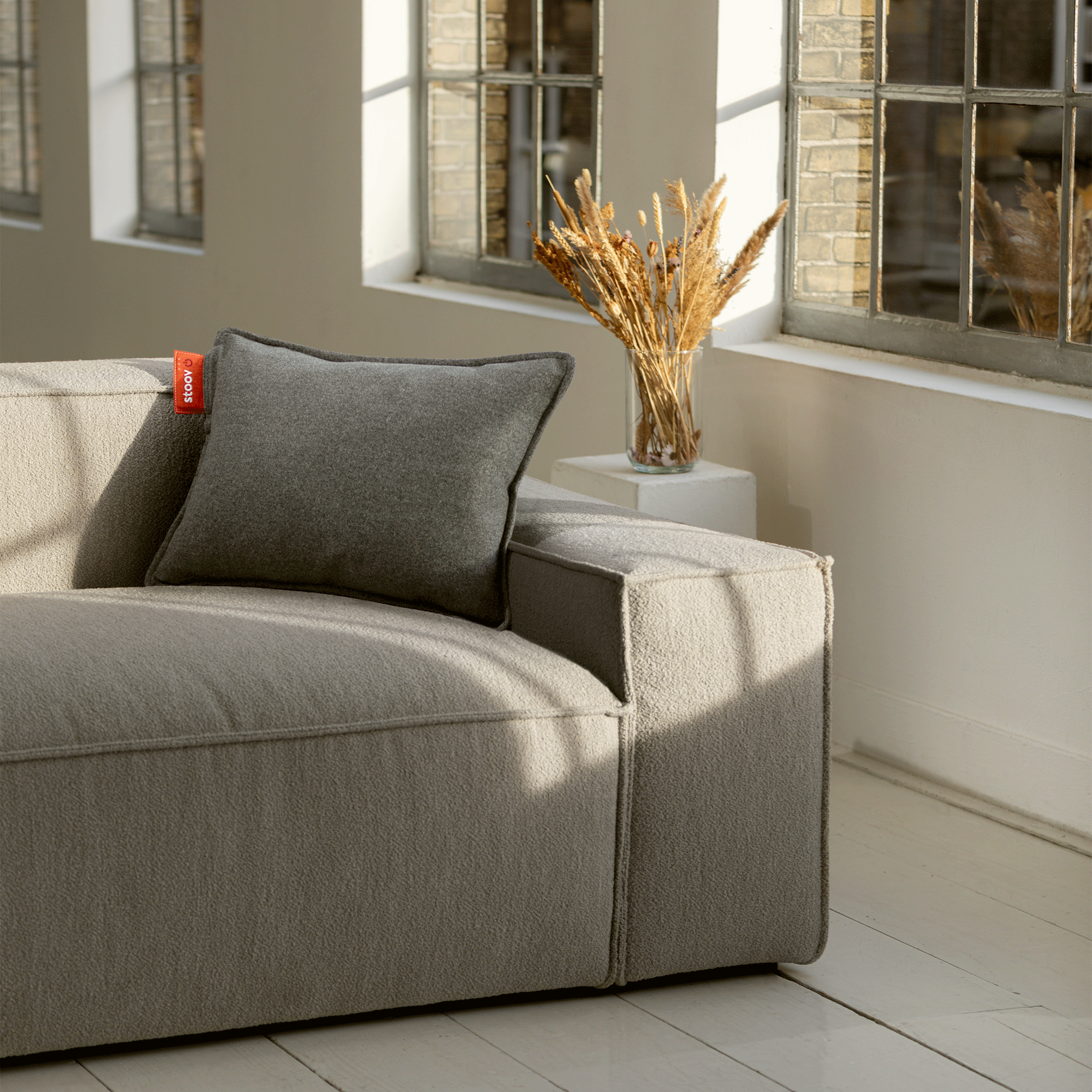 Secondary hover image #color_grey